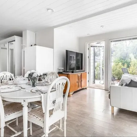 Apartment Beautiful 105 M2 Sd-house Pt With 3 Bedrooms, Free Parking And Sauna Helsinki
